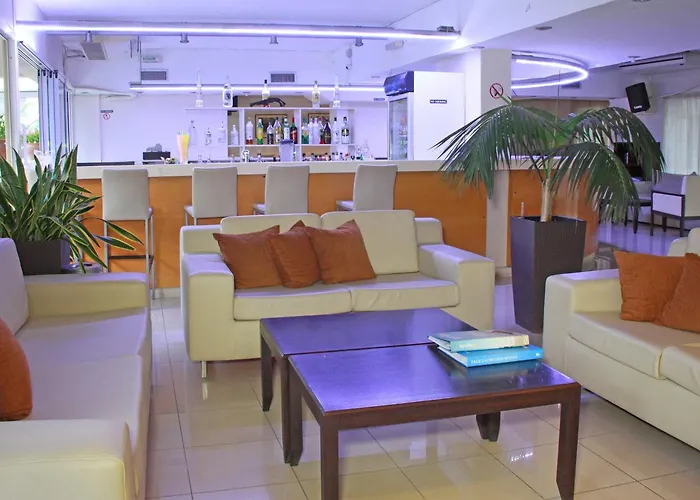 Ξενοδοχείο με διαμερίσματα Michel 3*