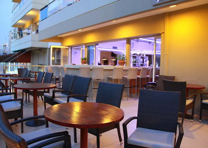 Ξενοδοχείο με διαμερίσματα Michel 3*