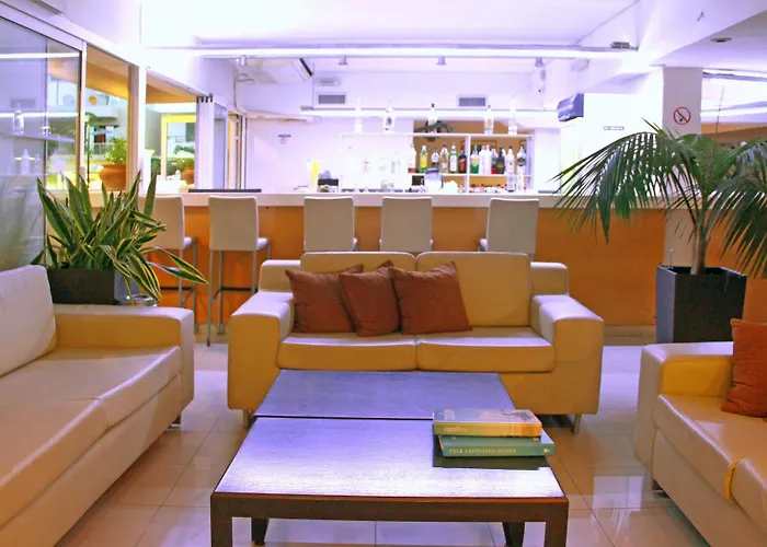 Ξενοδοχείο με διαμερίσματα Michel 3*